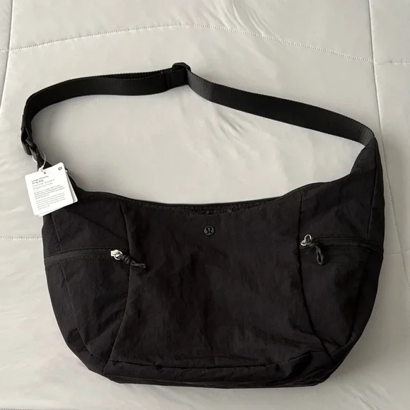 Lululemon slouchy sling bag LARGE 13L NWT - Picture 1 of 6
